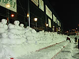 11. コンサドーレ札幌の練習グランドにある雪だるま
